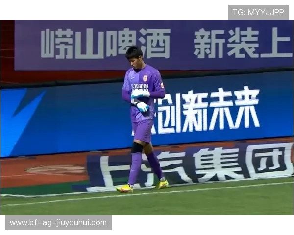 探究足球运动员为何会对捡球产生心理恐惧的深层原因分析全面解读 探究足球运动员为何会对捡球产生心理恐惧的深层原因分析全面解读